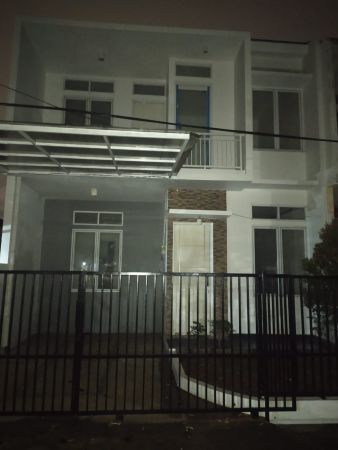  Rumah  4 Bedroom 2  lantai  siap huni JUAL CEPAT