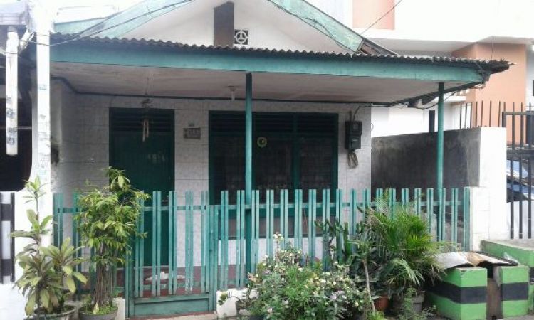  Dijual  rumah  lokasi di  belakang  tip top rawamangun jakarta  