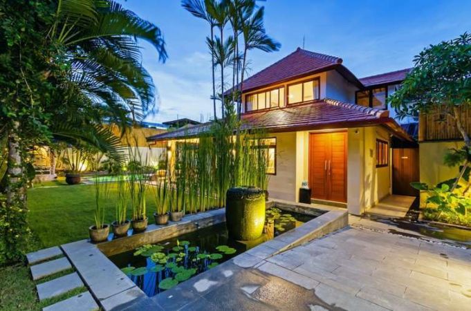 Sewa Harian Villa Mewah 4 Kamar Tidur Di Seminyak Bali - BVI35558