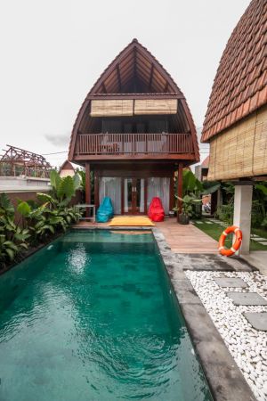  Villa Kayu Minimalis  Di Kawasan Wisata Lovina