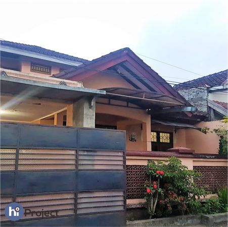 Rumah 2 lantai 4 kamar tidur di BTN R037