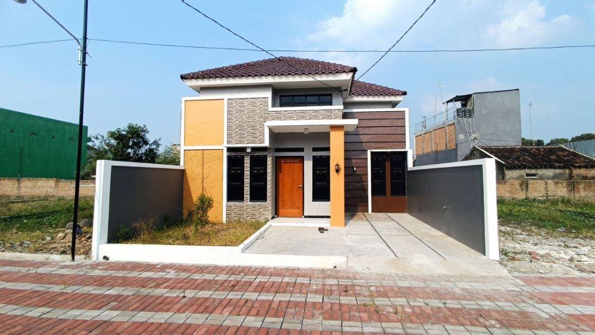Rumah baru cluster dekat Manahan di Sumber Banjarsari
