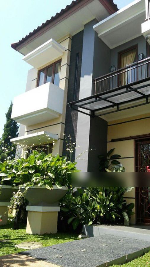 Dijual Rumah Hook 2 Lantai Asri dan View Gunung di Rancamaya Bogor