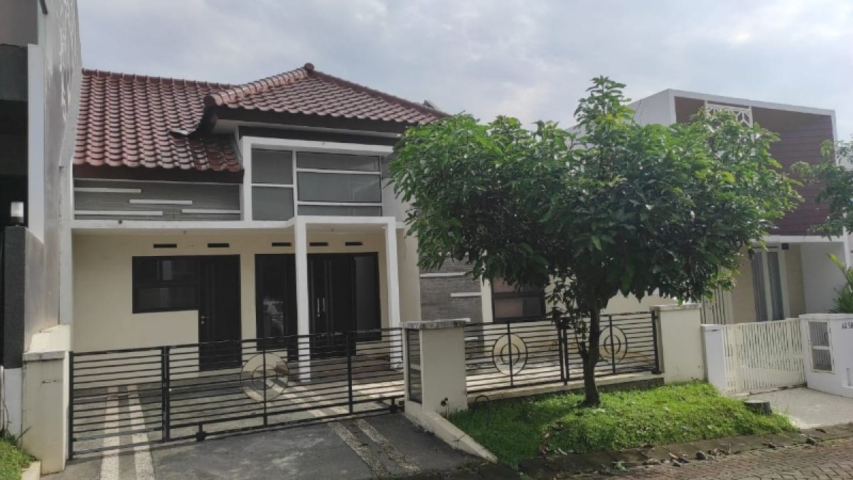 DISEWAKAN Rumah di Villa Puncak Tidar blok AG, semi Furnish, Malang