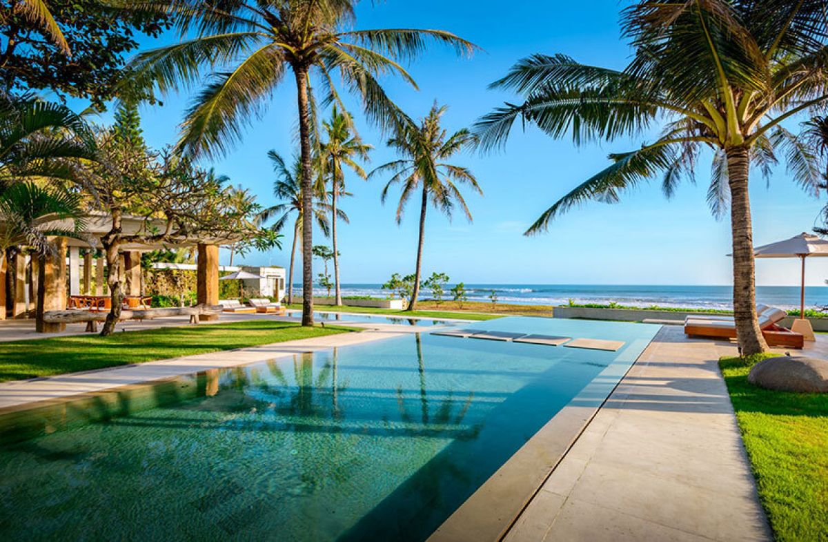For Rent 8 Bedrooms Beach Front Villa in Tabanan Bali - BVI29636