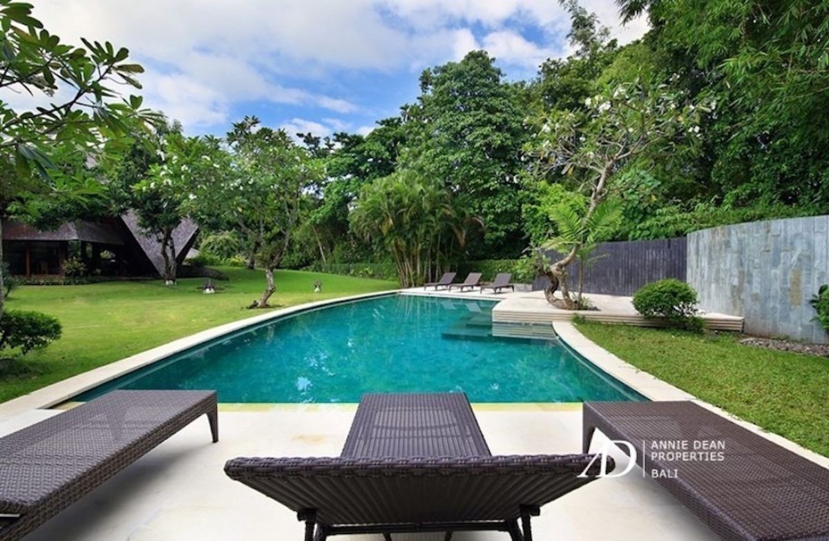 FREEHOLD MAGNIFICENT FOUR BEDROOM VILLA IN UMALAS