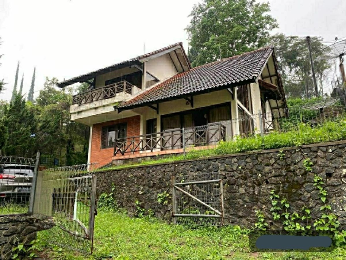 Dijual villa di trawas