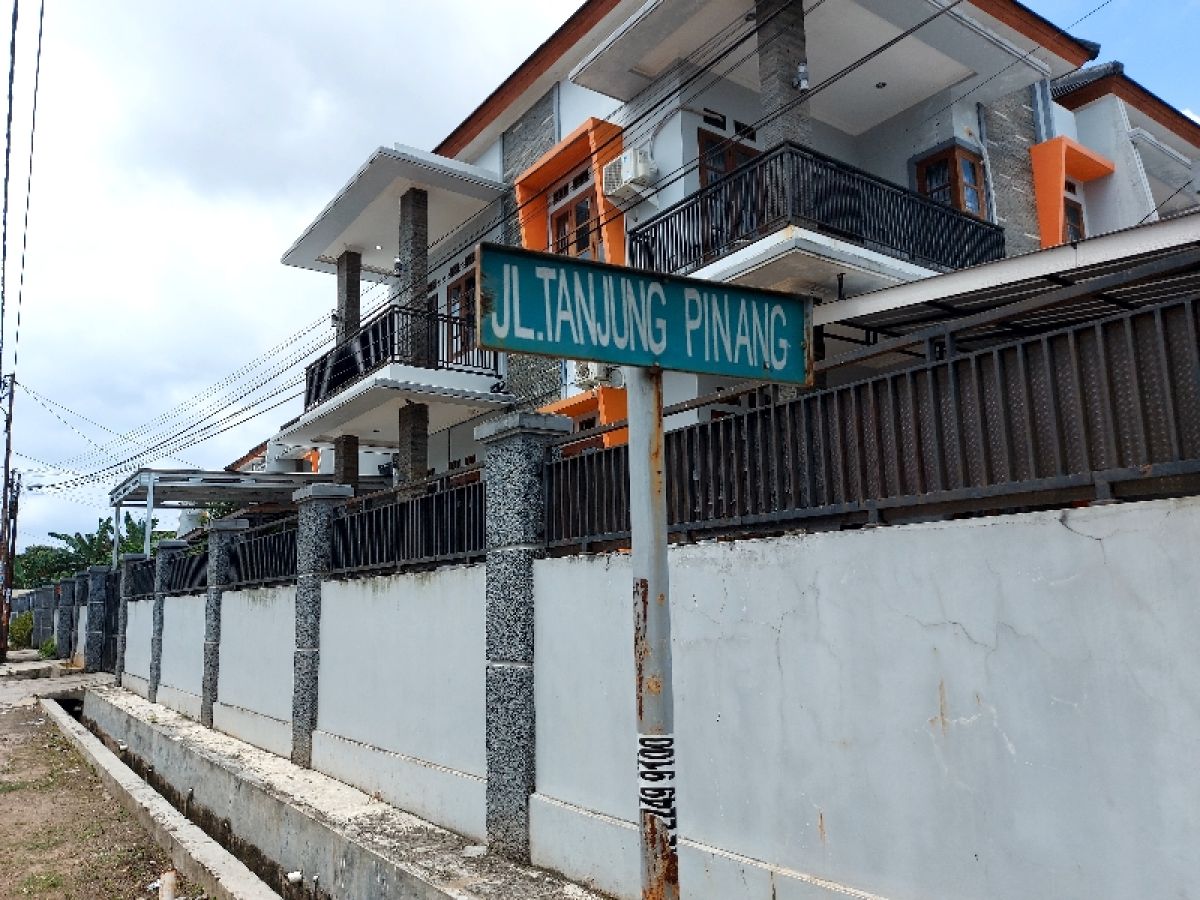 Disewakan cepat Townhouse Cantik di Jl. Tanjung Pinang Sako Palembang