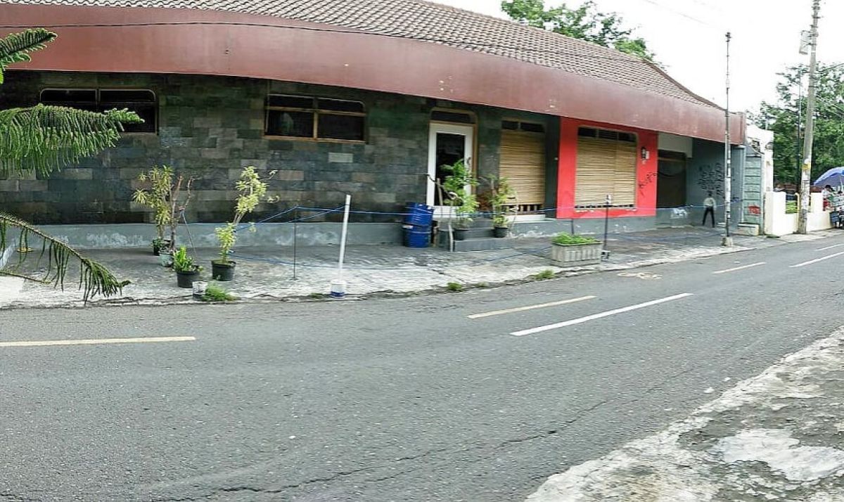 Bangunan Komersil Pinggir Jalan Prawirotaman Kampung Wisatawan