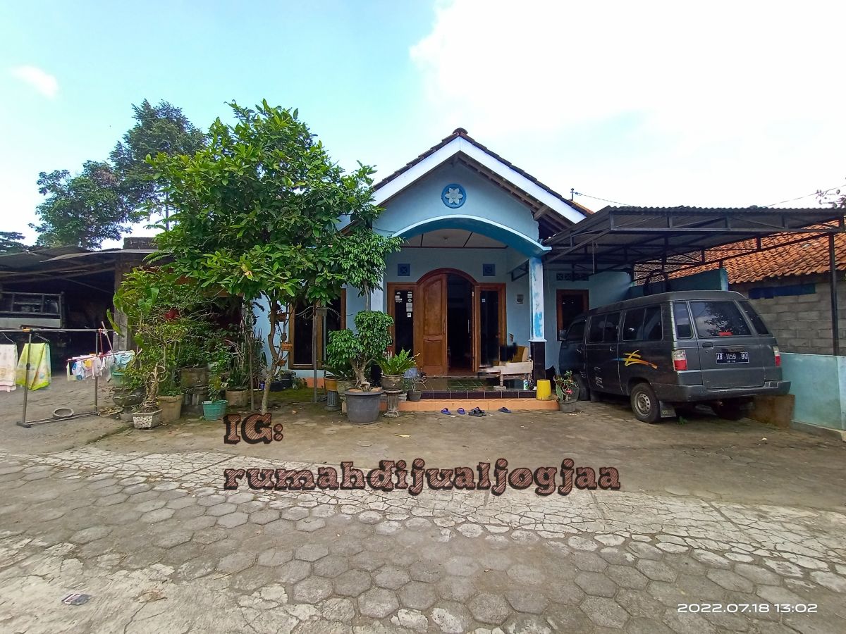 Rumah Luas Sederhana Barat Pasar Rejondani Jalan Palagan Yogyakarta