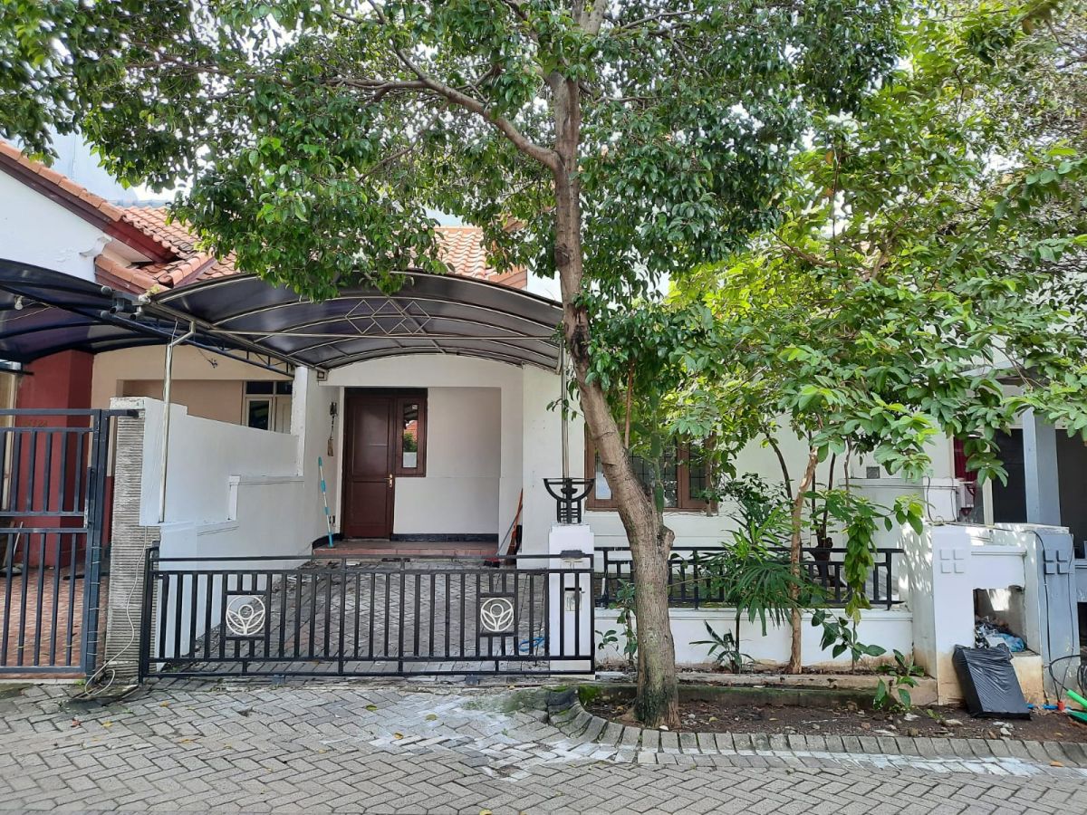 Rumah disewakan Taman Puspa Raya Citraland Surabaya