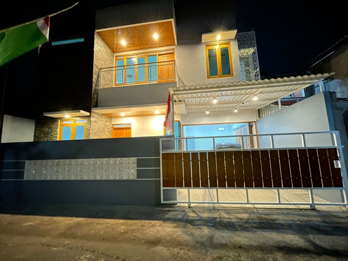 Rumah Baru Mewah 2 lantai Tengah Kota Jogja dekat Balaikota,Umbulharjo