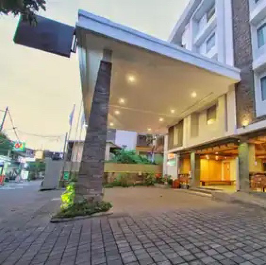 Hotel Bintang 2 Startegis Mewah Luas Di Jalan Raya Legian Kuta Bali
