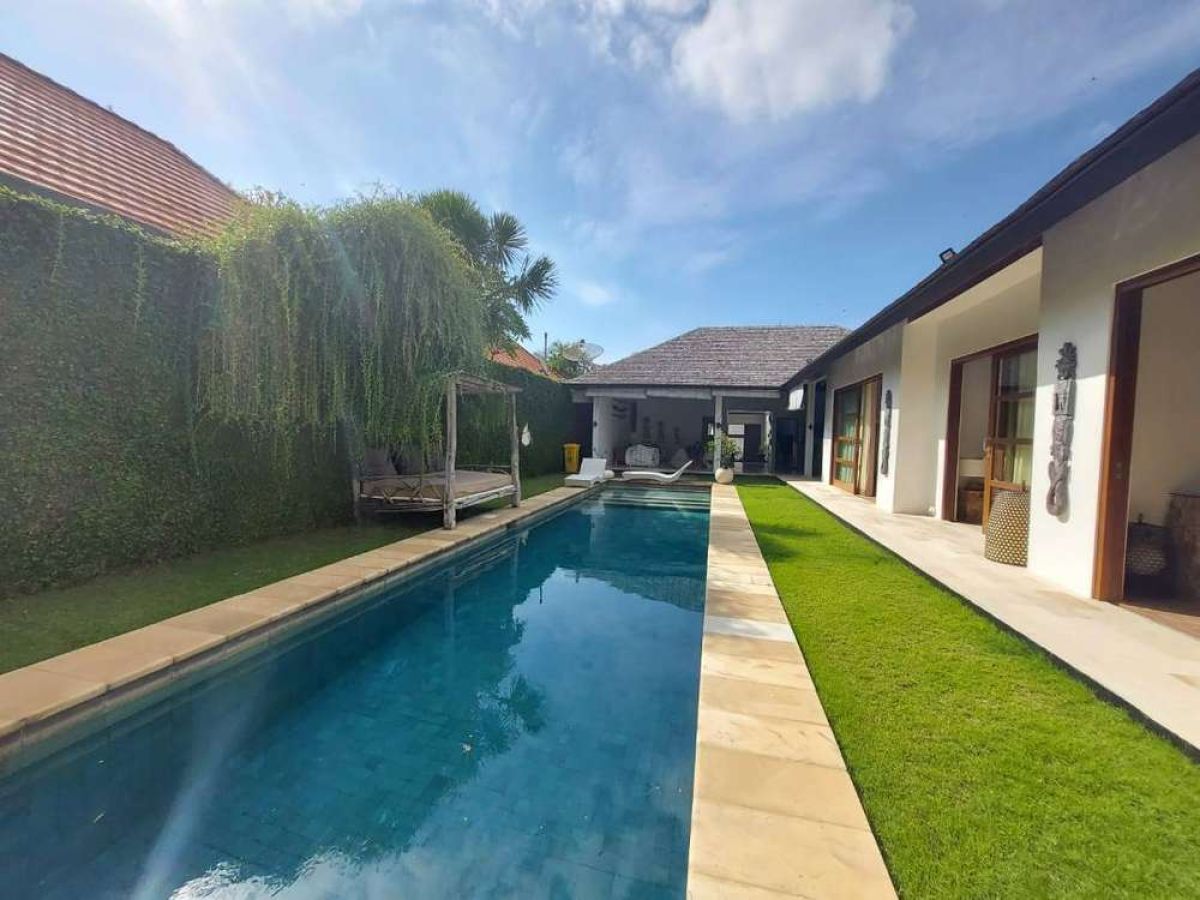 Long Lease 3 bedrooms villa sanur area only 400 meter to the beach.