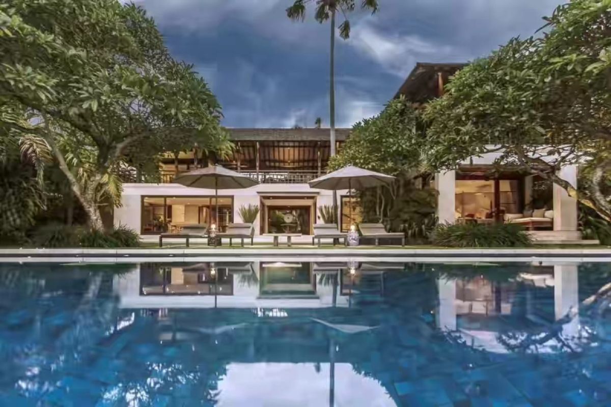 FOR SALE LUXURY VILLA WITH RICEFIELD VIEW IN PERERENAN, CANGGU - BALI