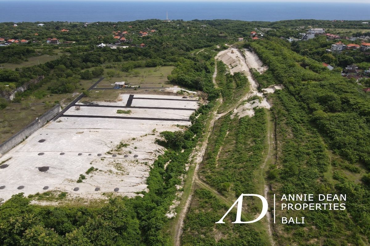 FREEHOLD LAND WITH OCEAN VIEWS IN BALI CLIFF UNGASAN