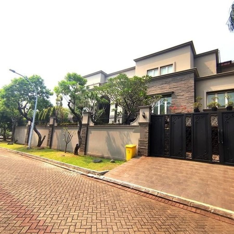 Disewakan rumah villa mewah hook, fully furnished Trimaran Indah PIK 1