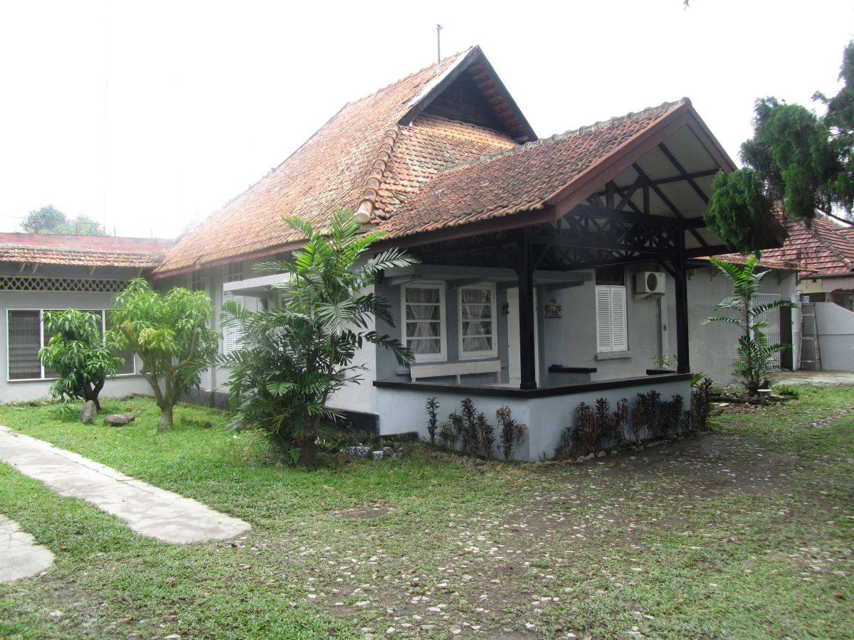 Dijual Rumah Klasik Satu Lantai dan Strategis di Polonia Kota Medan