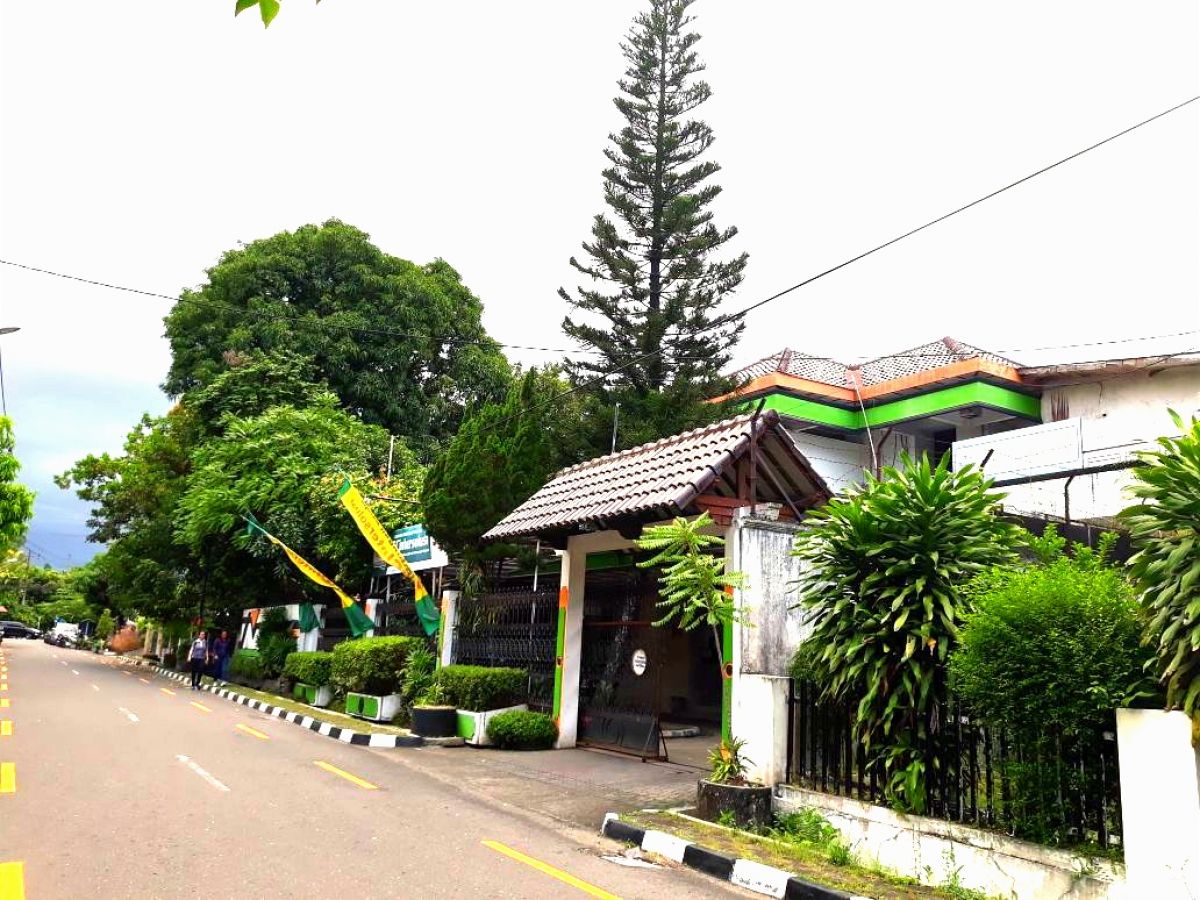 Rumah Kotabaru dekat Malioboro Pinggir Jalan luas 1000 Meter