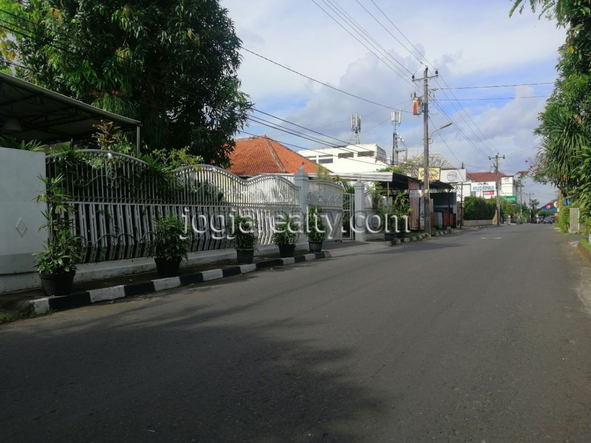 Rumah Homestay bangunan kolonial tengah Kota Yogyakarta pakualaman