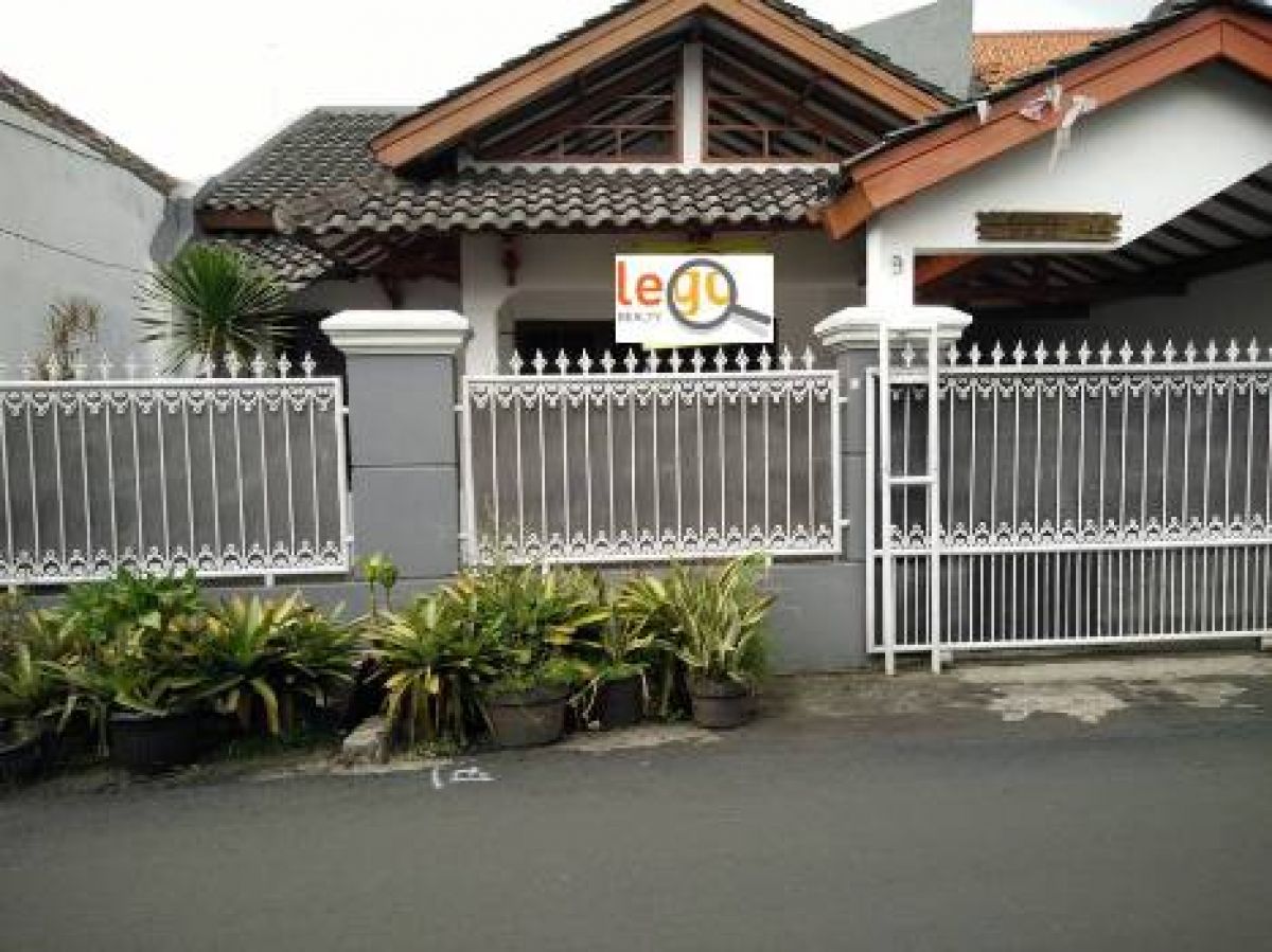 Disewa rumah semi furnish di jaan swadaya jakarta  selatan 