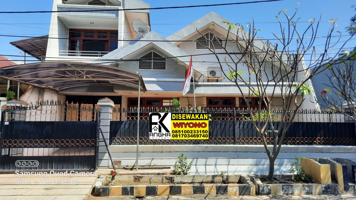 Rumah Dekat RSUD dr. Soetomo Surabaya Dharmahusada Indah Utara Furnished