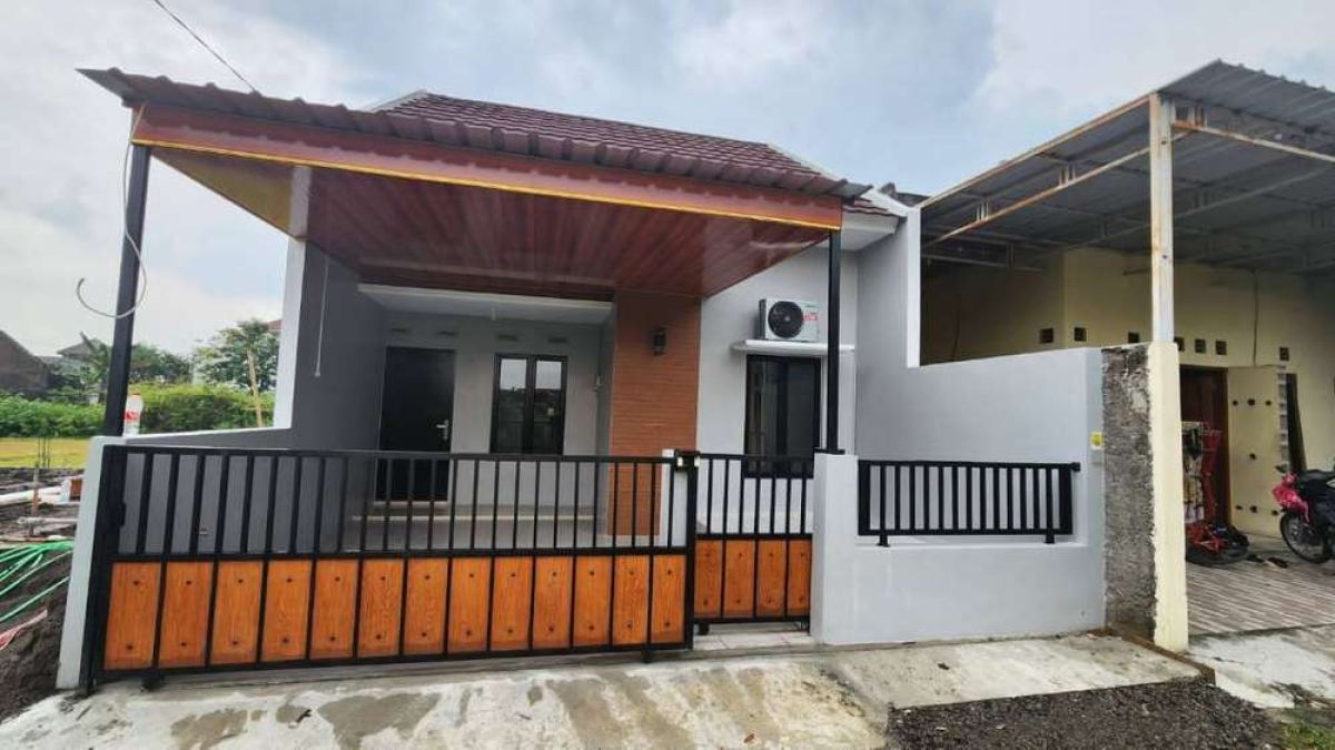 Rumah minimalis bangunan baru dekat Jayawijaya Mojosongo Solo