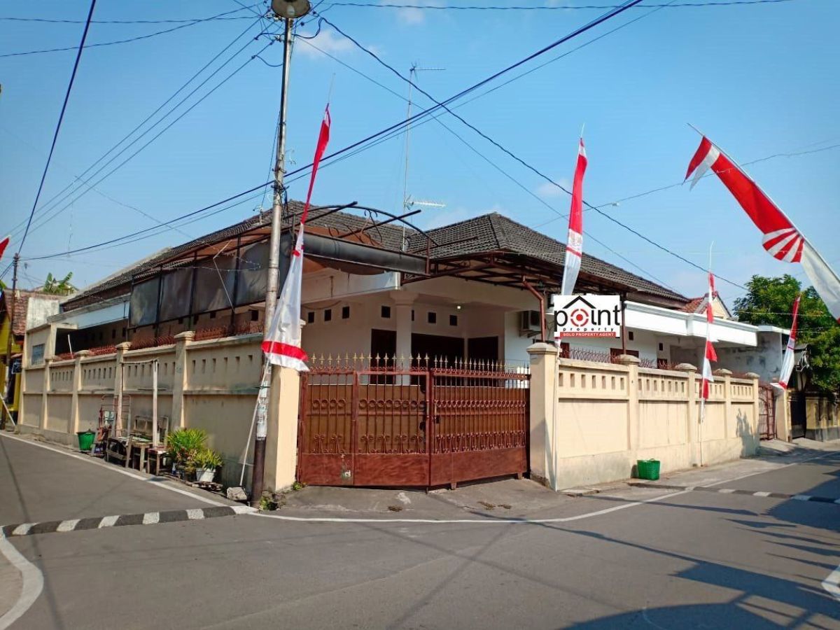 Rumah Bagus Hook Tengah Kota Surakarta