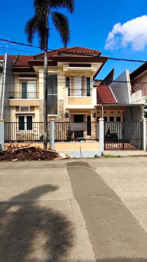 Disewakan rumah murah 2lantai di Boulevard Hijau Harapan Indah Bekasi