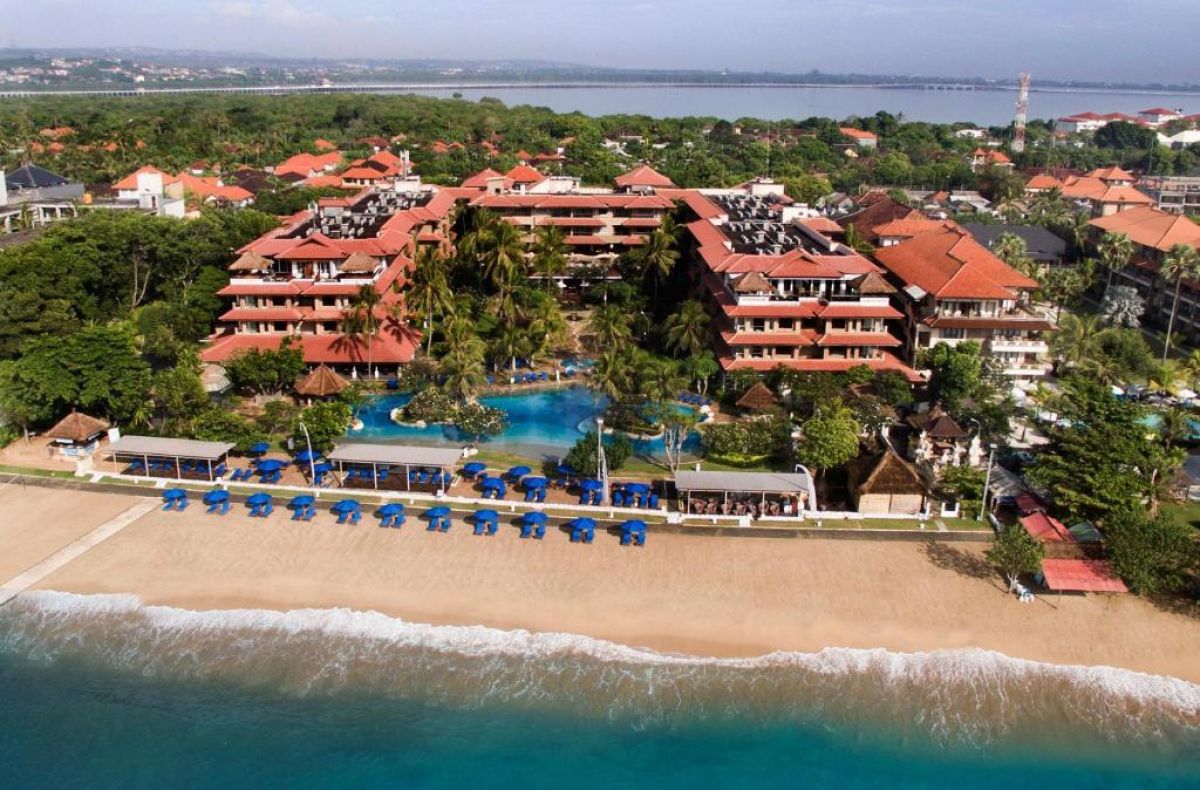 Hotel Resort Benoa Bali, Prime Beachfront, Free Hold, Running well.