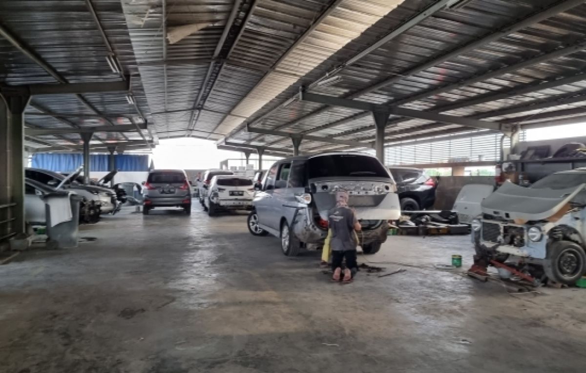 Disewakan ex Workshop Mobil 3 Lantai di outer ring road Jakarta Barat