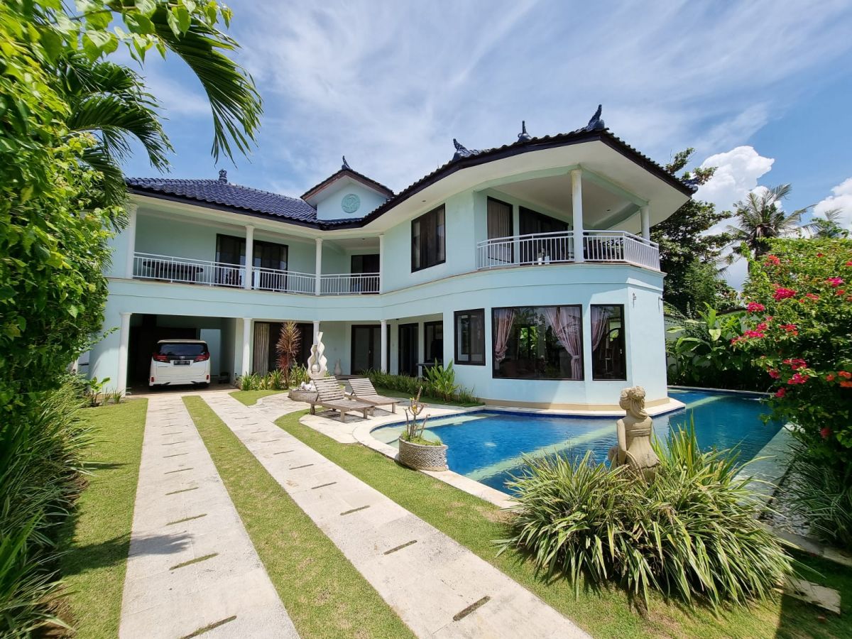 REDUCED PRICE - Luxury 4 Bedroom FREEHOLD Villa near the Ocean, Bali
