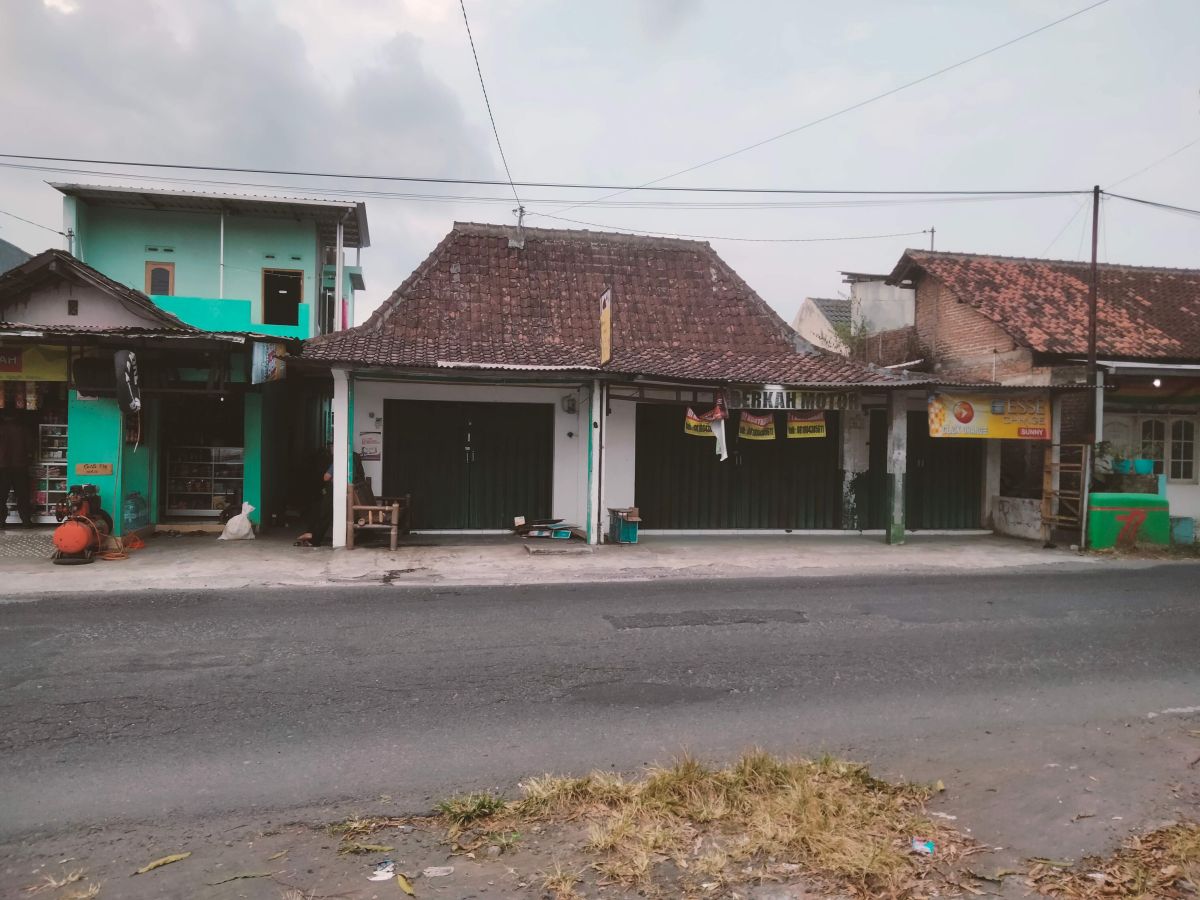 Rumah Kios Jogja Jl.kapten Haryadi Depan Merapi Regency Lt 364 M2