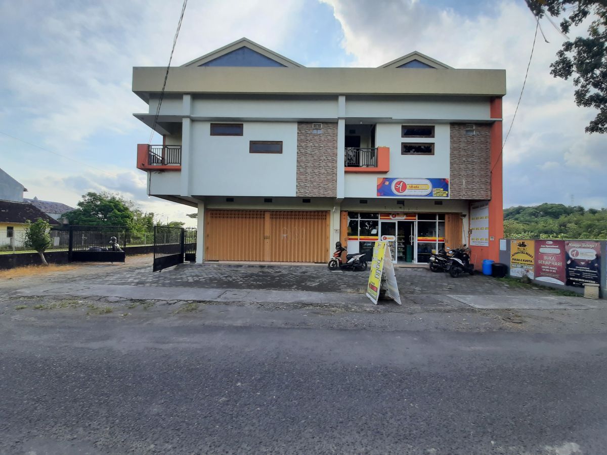 Ruko 3 Lantai, Piyungan-Bantul, LB 205 m2, Tahun di Bangun 2018