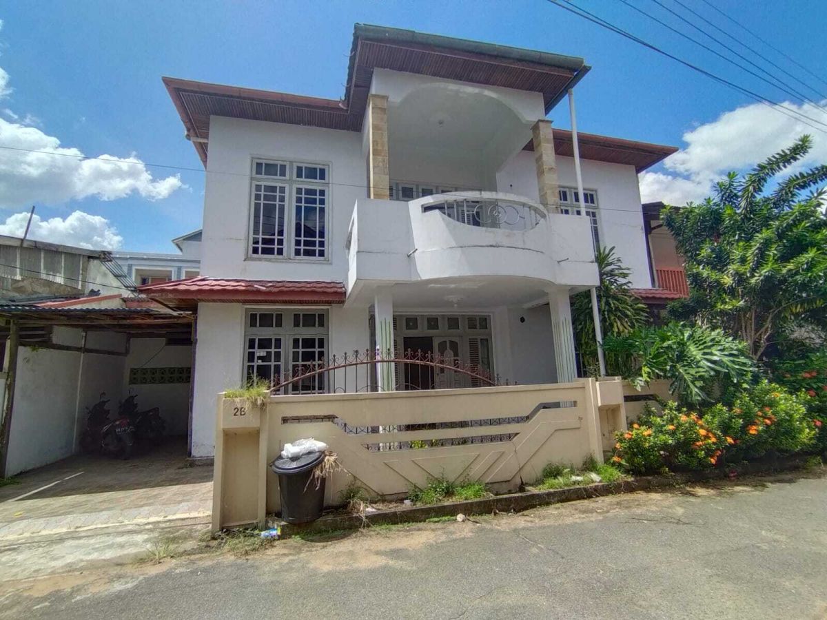Dijual Rumah Besar Tengah Kota di Jl. Purnama, Komp. Purnama Permai