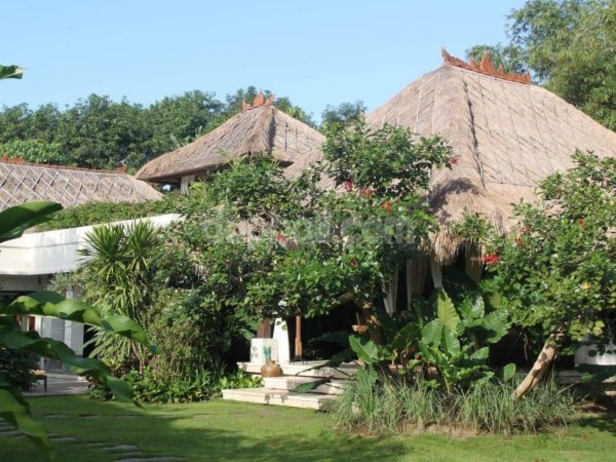 Beachside villa with minimalist concept in Padang Galak, Sanur