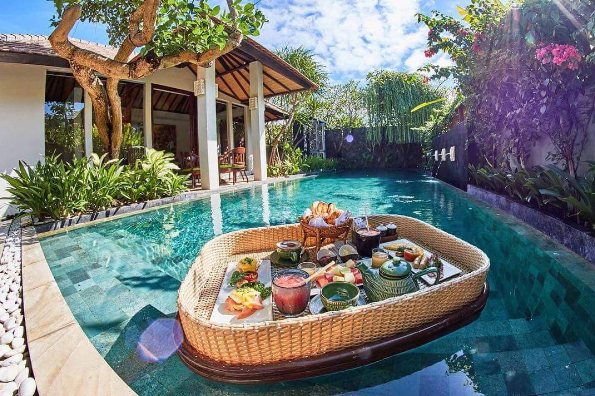 Dijual honeymoon villa berada di sisi pantai Purnama, Gianyar - Bali