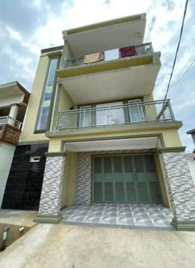 Rumah cantik 3 lantai siap huni, Manggarupi Gowa