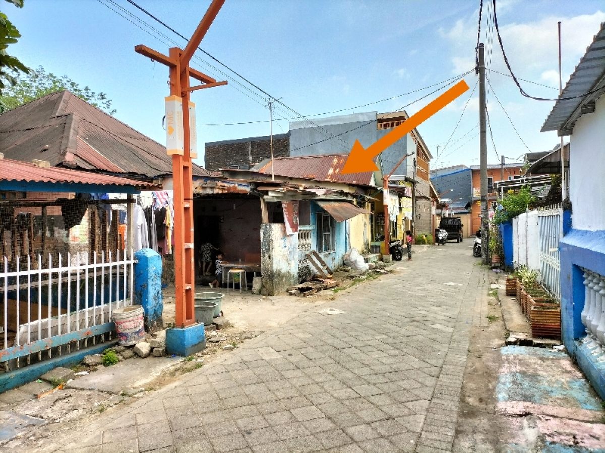 Tanah 10x14 beserta Rumah Tua di dalamnya Jalan Singa Makassar
