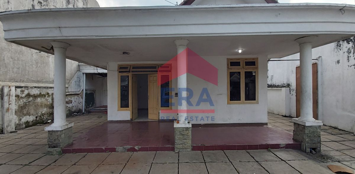 Rumah Ex Kantor Disewakan Di Daerah Ciliwung Malang, Row Jalan Lebar