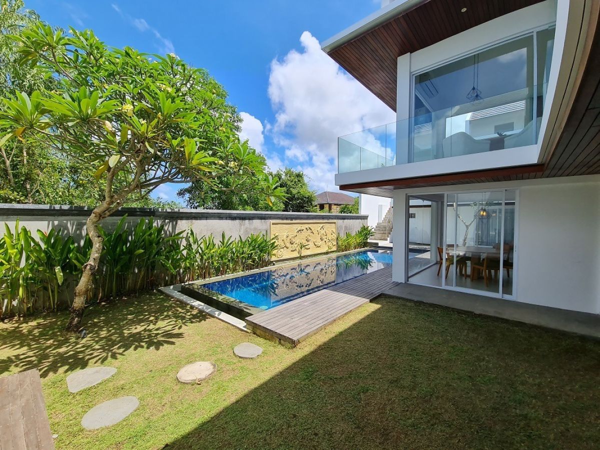 Six Bedroom Villa with Green Hills Sunset & Ocean view in Ungasan