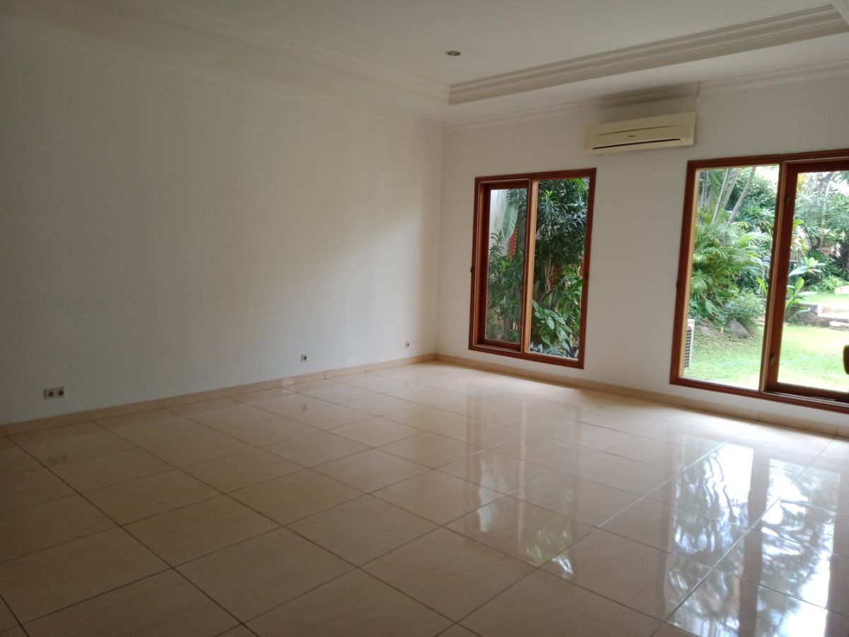 Disewa / Dijual Rumah 1 Lantai Di Jl. Bambu Kuning, Kemang