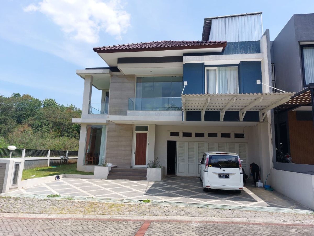 Rumah Exclusive di Graha Candi Golf Semarang