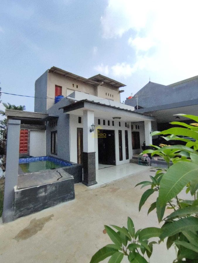S558.Rumah 2 Lantai dgnn tanah,bunan Luas Pinggir Jalan Bojongsari