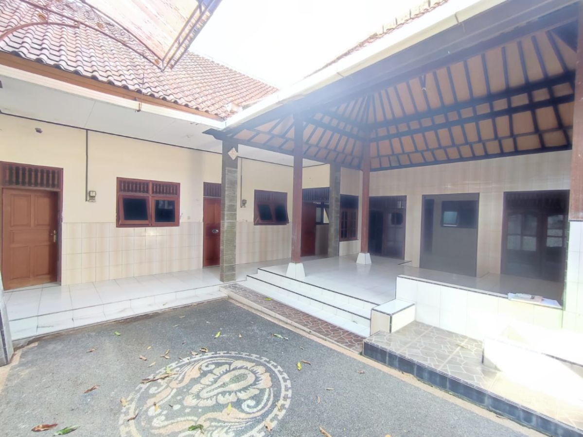 Cuan Rumah dan 6 kamar Kost Jl Giri Puspa Jimbaran Badung Bali