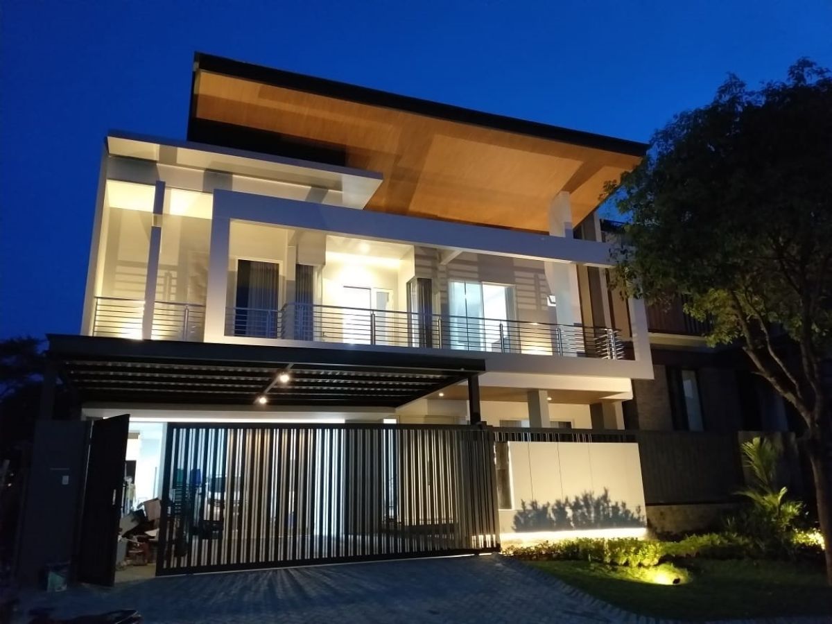 Dijual Rumah Eksklusif di Selat Golf Citraland Surabaya