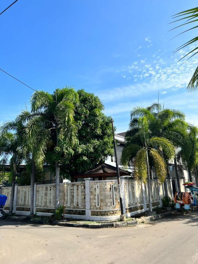 Rumah Hook Mewah ada Pool, 2 Lantai di Metland Menteng Jakarta Timur