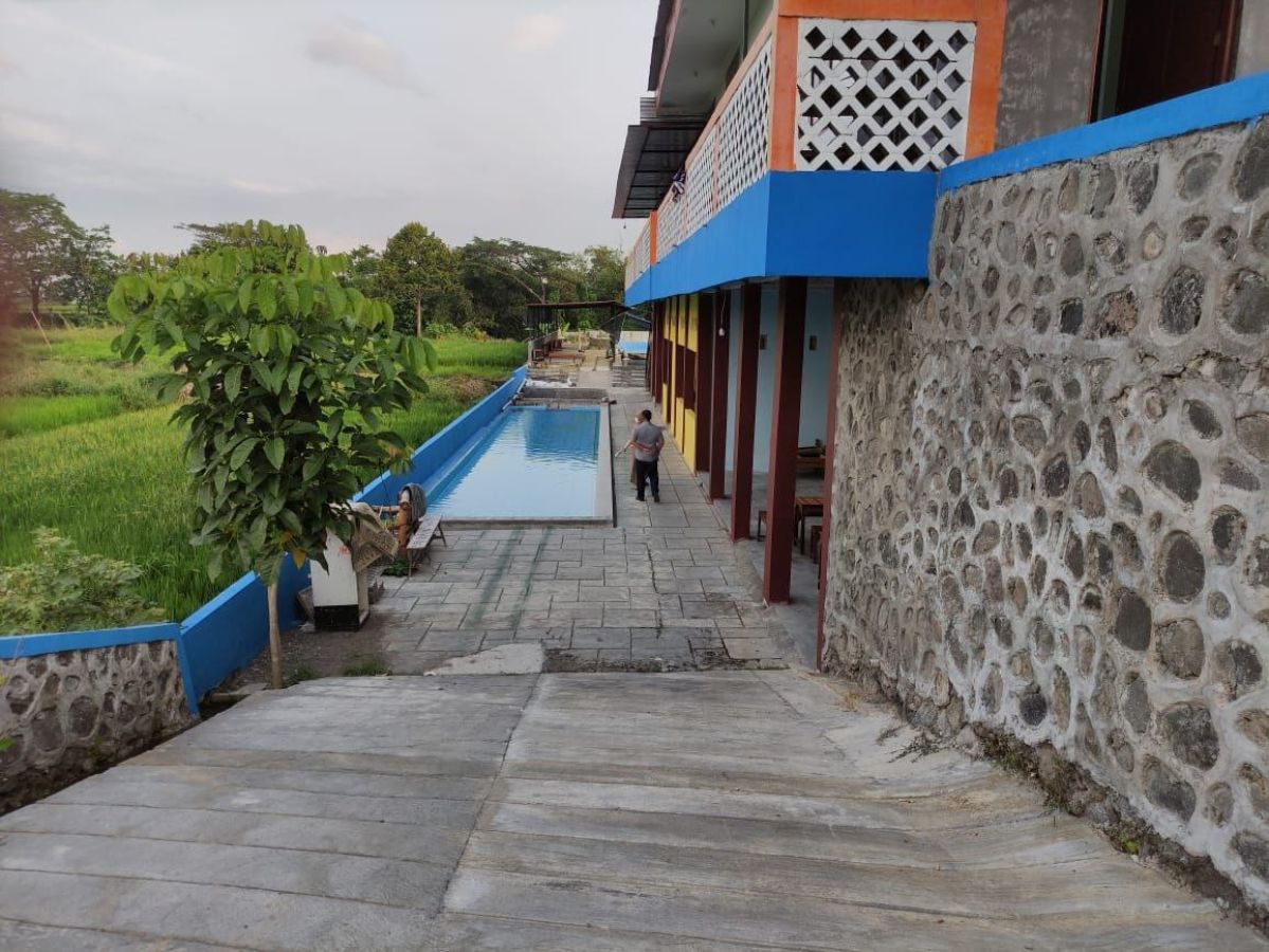 Restoran, Kolam Renang Sumber Mata Air di Janti Klaten