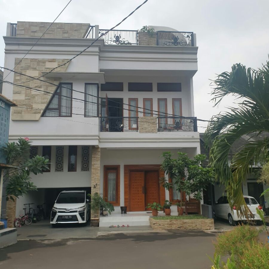 Rumah Mewah 3 Lantai Kolam Renang Jakarta Timur