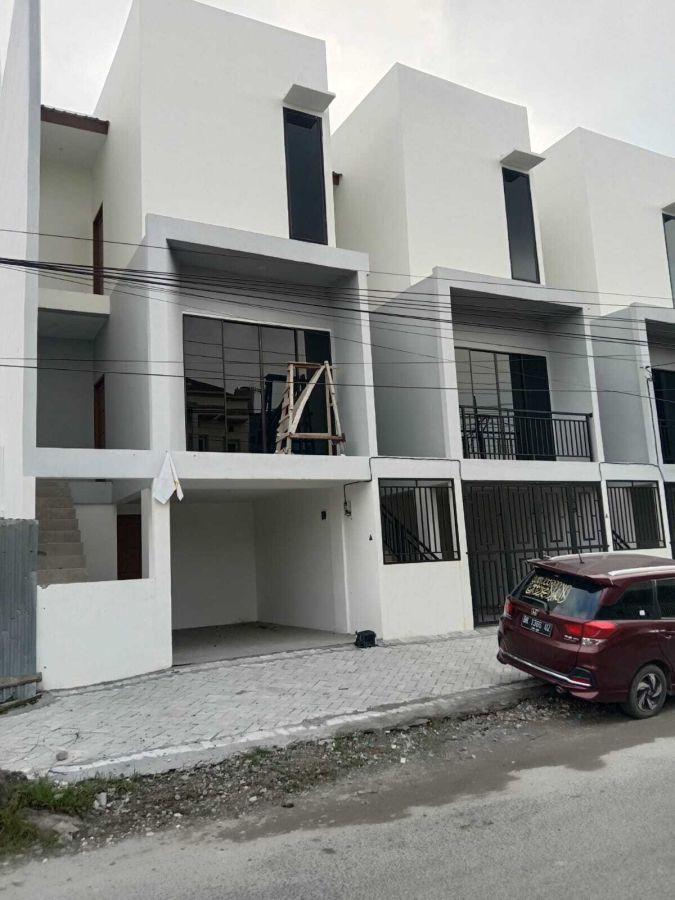 Rumah 2 lantai di Komplek Di Gatot Subroto jalan Kapten muslim medan